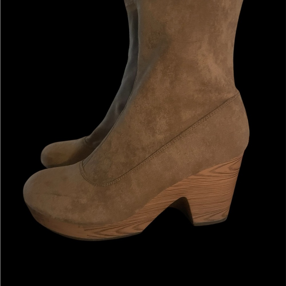 🎉HP🎉Pierre Dumas Women’s Tan Suede Ankle Boots size 8.5